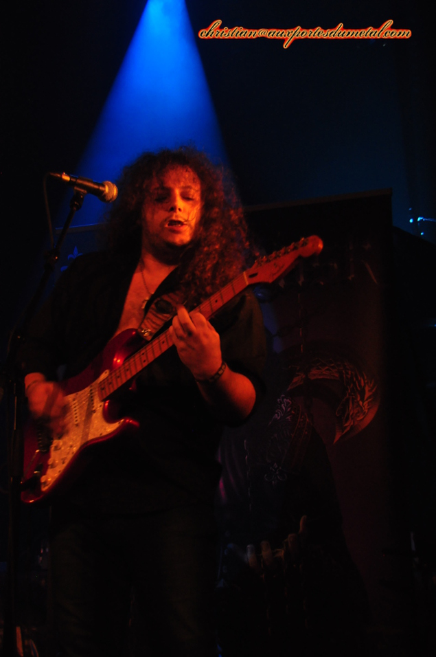 Dushan Petrossi, le guitariste d'Iron Mask