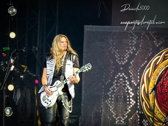 HF2019-Whitesnake-03.jpg